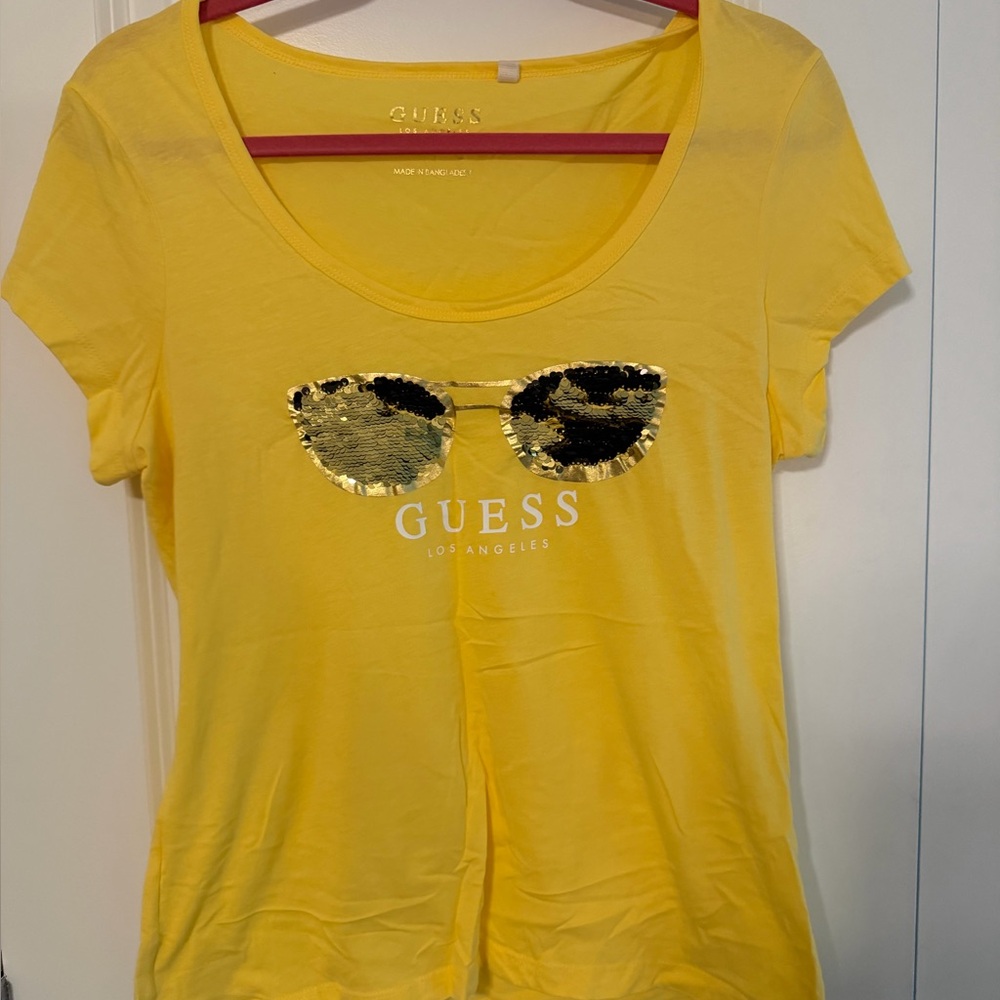 GUESS Sunglasses Graphic Yellow Tee XL